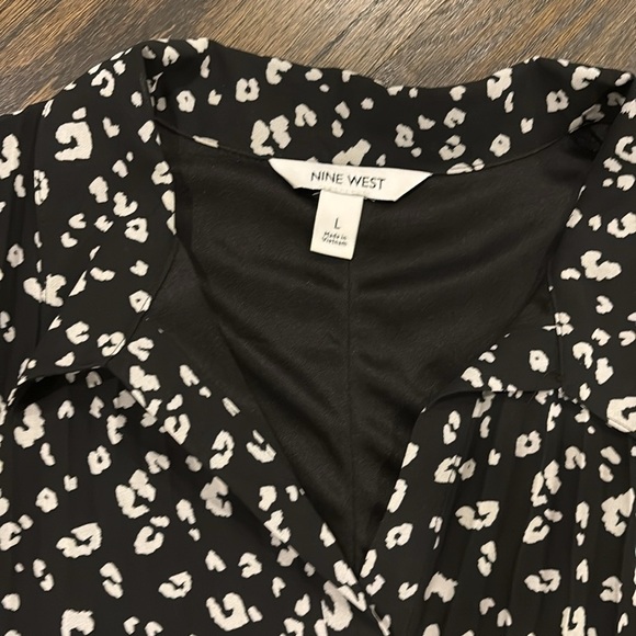 Stylish Pleated Black and White Ladies Dress (size L) - Picture 2 of 5